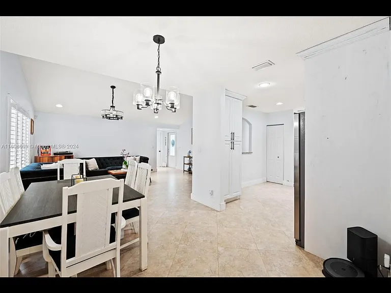 2510 NW 110th Ter — Photo 12