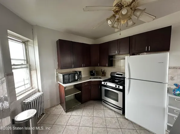 11 Saint Marys Ave, Staten Island, NY 10305