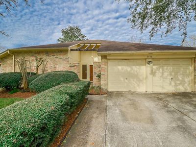 2438 Tall Ships Dr, Friendswood, TX, 77546