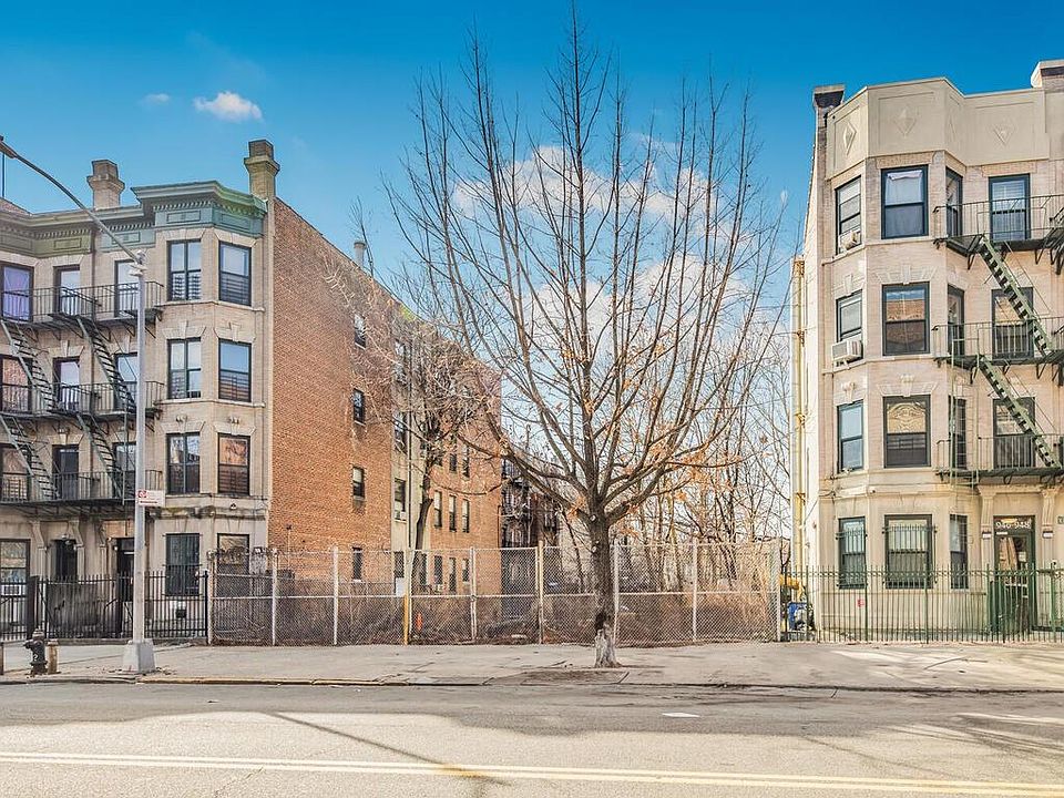1st image of 950 Leggett Avenue