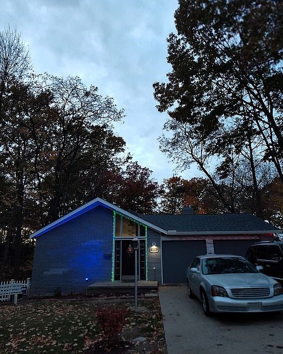 1st image of 5826 Parkhill Dr