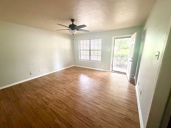 4th image of 224 Woodland Cir