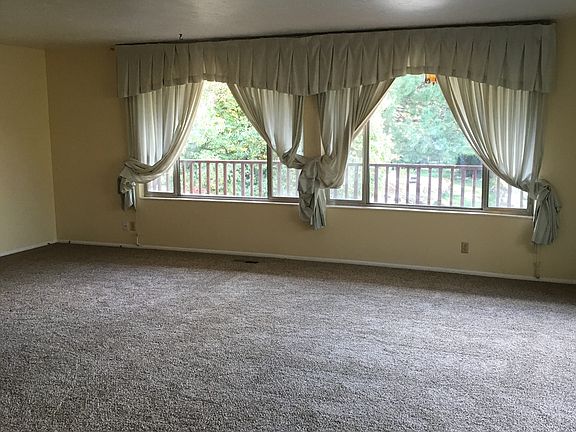 3rd image of 2725 E Commonwealth Ave