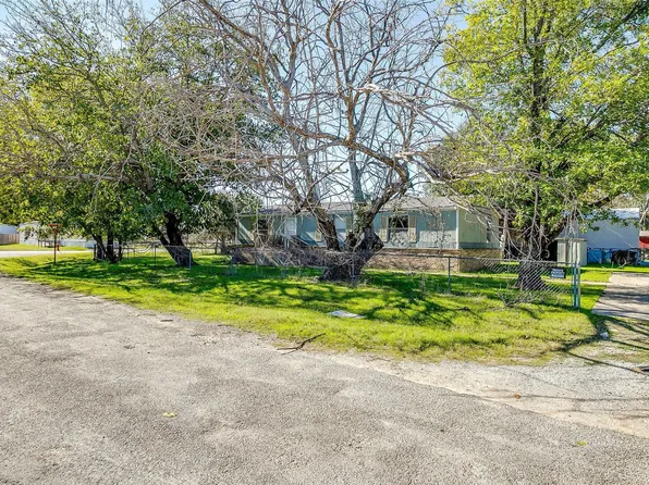 1901 Gale Dr, Azle, TX 76020