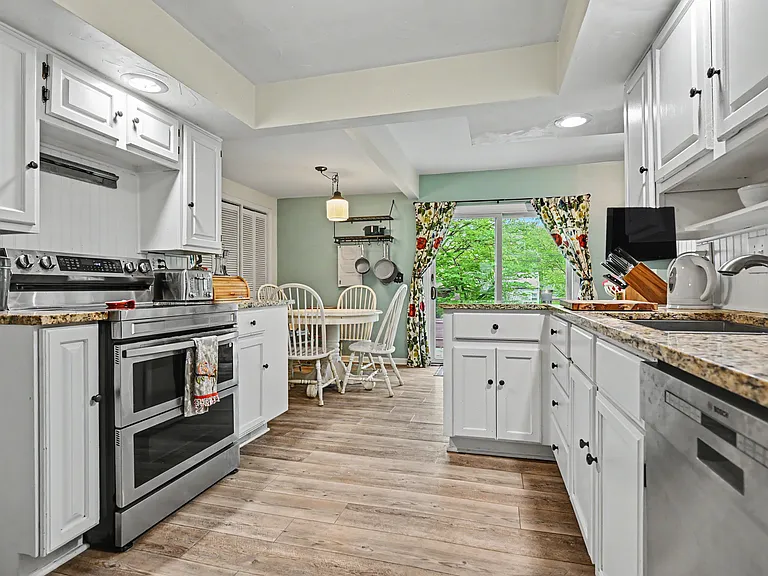 7921 Madison Ave — Photo 10