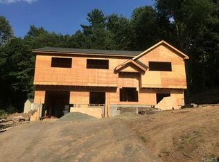 205 Quaspeck Blvd, Valley Cottage, NY 10989