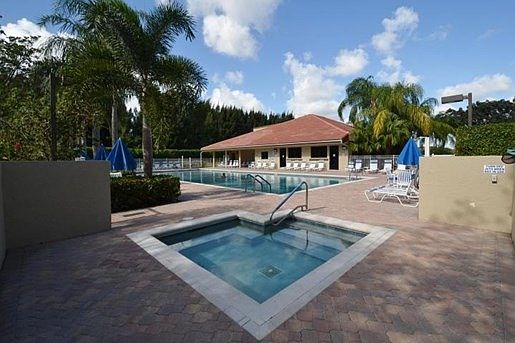 2nd image of 2402 Aspen Way #2402