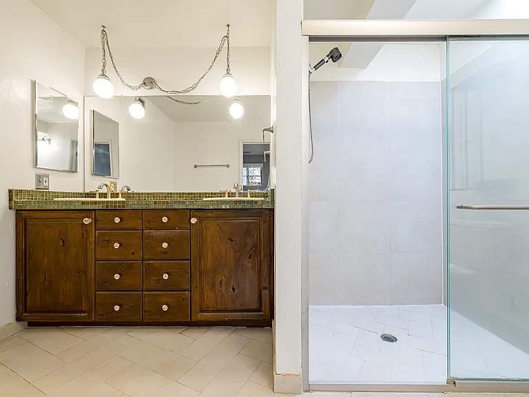 2827 E La Cienega Pl — Photo 10