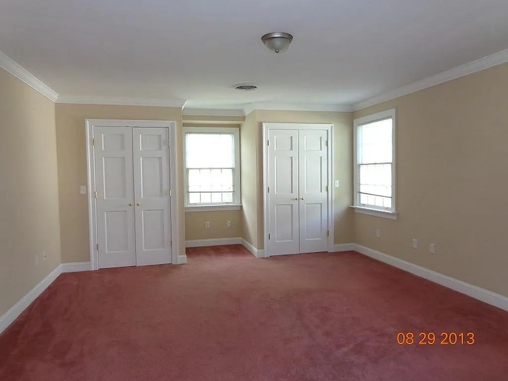 4 bed, 3700 sqft, $2,800 — Photo 2