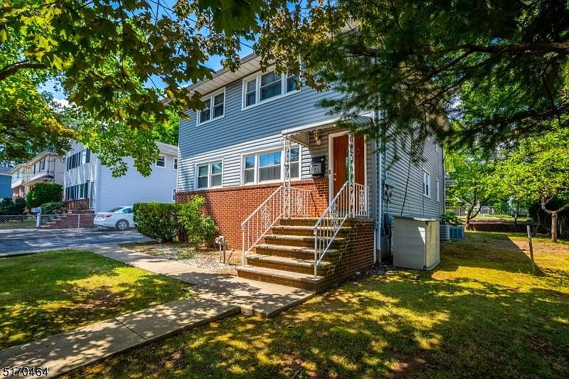1st image of 690 Fairfield Ave
