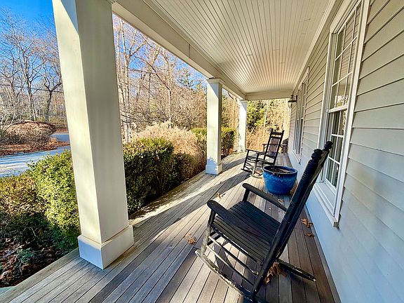 2nd image of 72 Gardiners Bay Dr