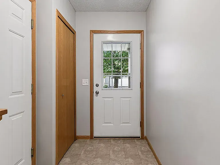 3 bed, 1634 sqft, $2,295 — Photo 3