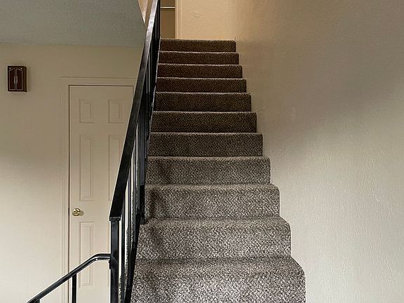 3rd image of 432 W Umpqua St #22