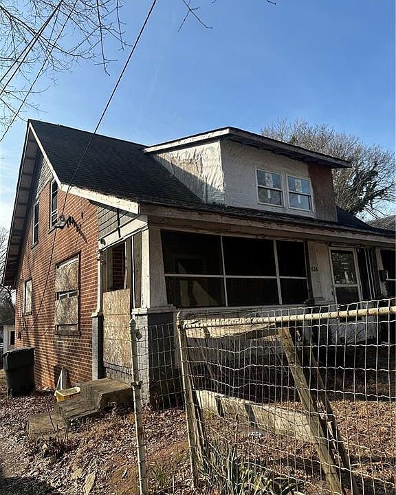 2nd image of 1526 E 25th St
