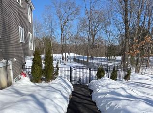 103 Meadow Creek Dr #1, Dracut, MA 01826