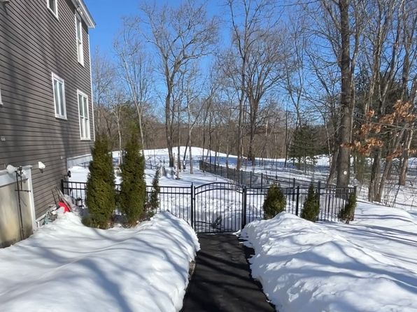 103 Meadow Creek Dr #1