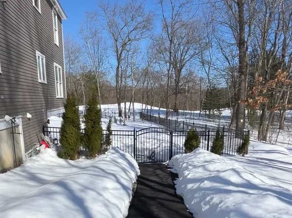 103 Meadow Creek Dr #1, Dracut, MA 01826