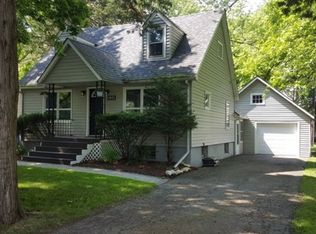 1021 Kendall St, Geneva, IL 60134