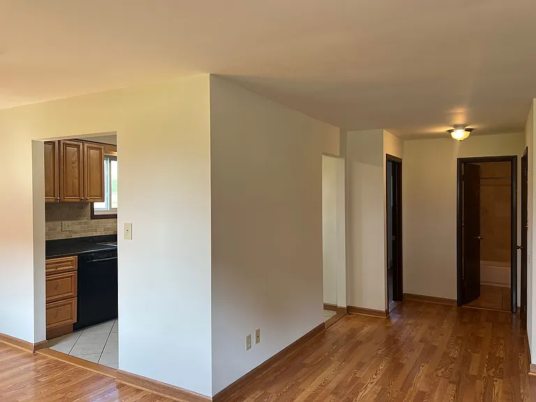 Embassy Square Apartments — Photo 30