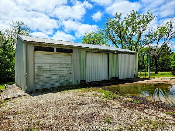 5th image of 18133 Cincinnati Rd