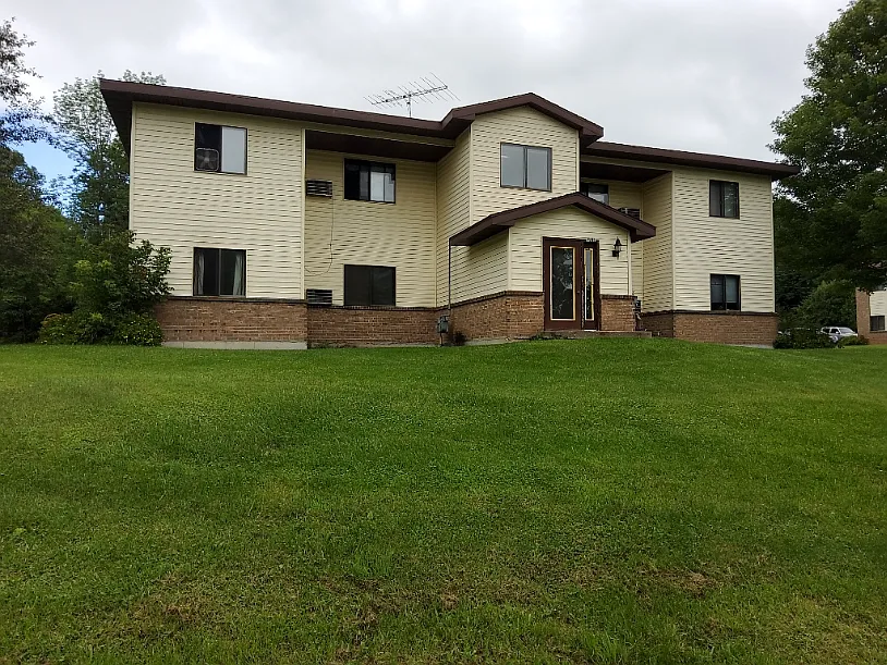 3 bed, $730 — Photo 1