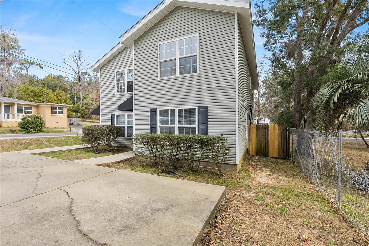 Building Photo - 735 Putnam Dr #1
