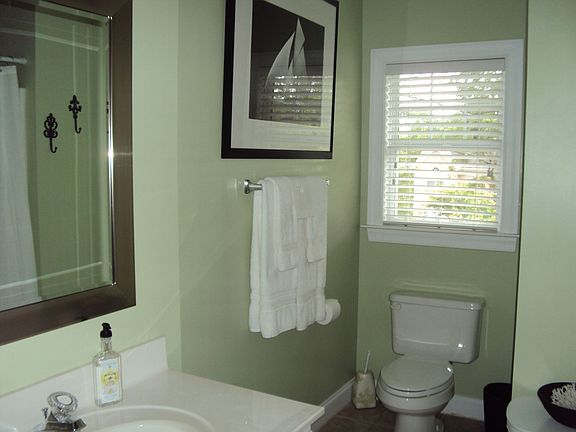 Large guest bathroom with full tub/shower.