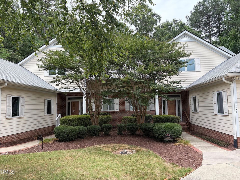 1st image of 104 Turnberry Ln