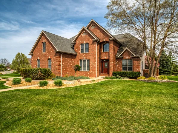 8945 Schillton Dr, Saint John, IN 46373