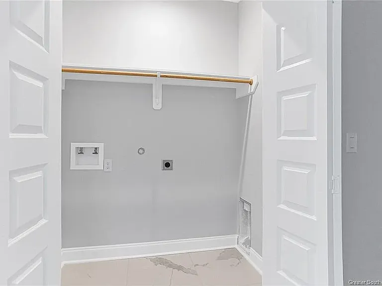850 Sallier St #14 — Photo 8
