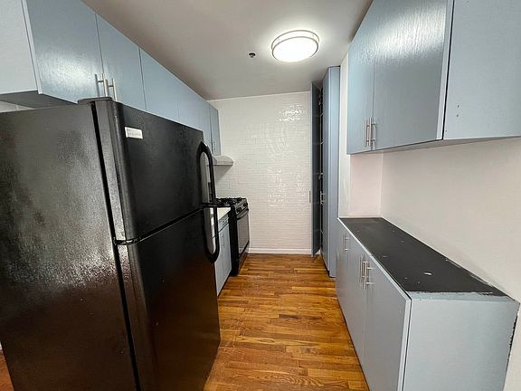 3rd image of 15 Lawton St APT 20
