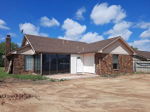 3rd image of 807 Madeline Dr