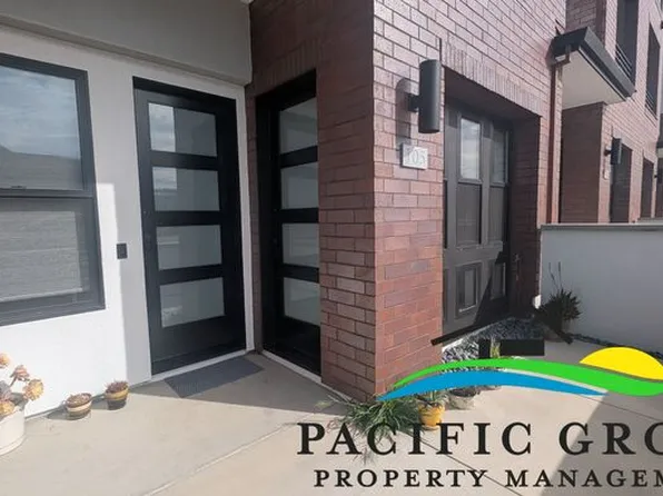 105 8th St, Marina, CA 93933