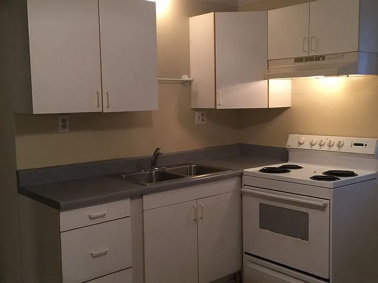 4904 Franklin Ave — Photo 2