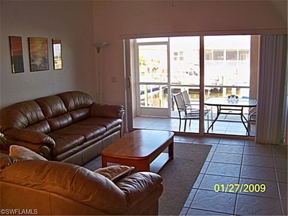 4th image of 1315 SW 47th Ter #4