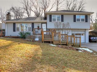 205 NW Englewood Ct, Kansas City, MO 64118