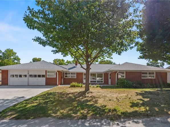 616 W Parkview Dr, Arthur, IL 61911