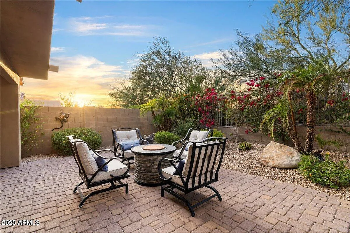 3 bed, 2.0 bath, 1451 sqft, $6,000 — Photo 1