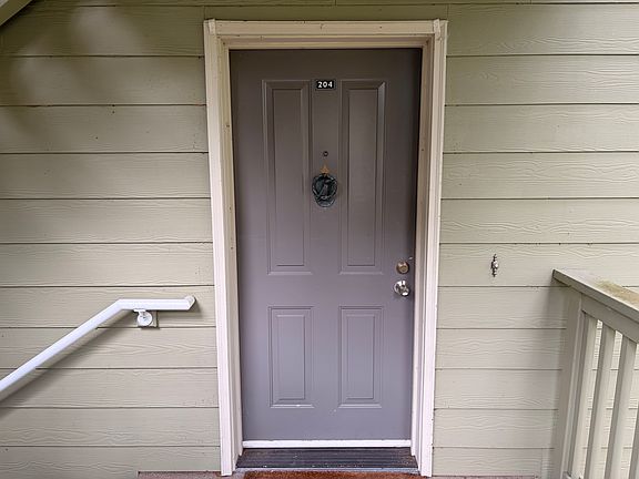 3rd image of 1931 23rd Pl NE APT 204
