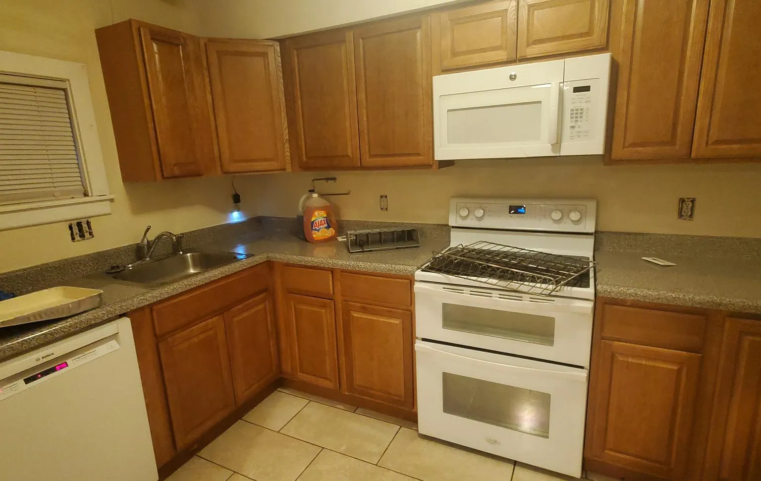 3 bed, 1.5 bath, 1182 sqft, $1,850 — Photo 1