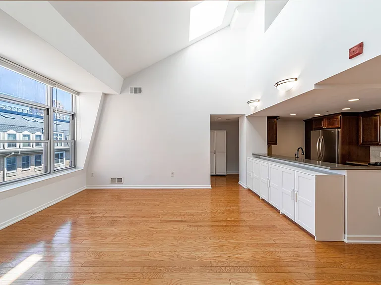 149 Essex St #6L — Photo 2