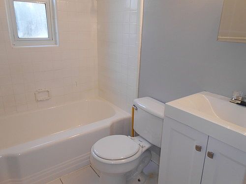 5th image of 2243 Huntington Ave APT 302