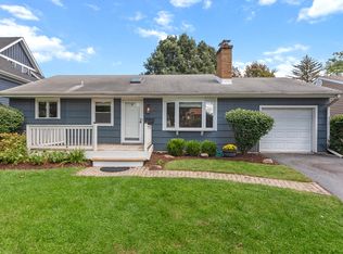 25 N Washington St, Westmont, IL 60559
