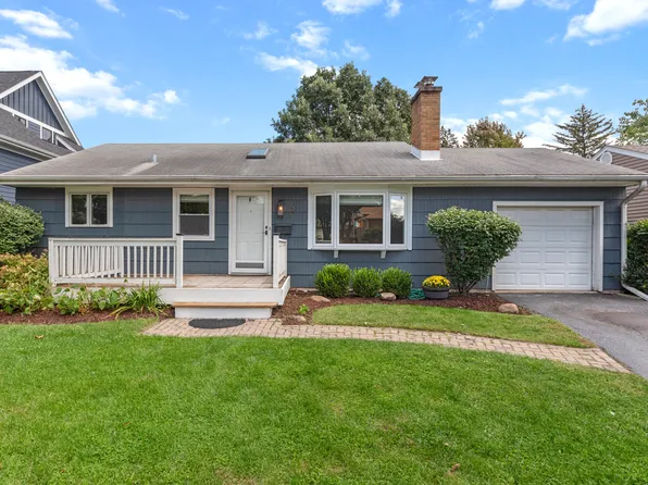 25 N Washington St, Westmont, IL 60559