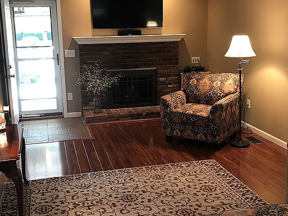 4th image of 608 Meadow Ln