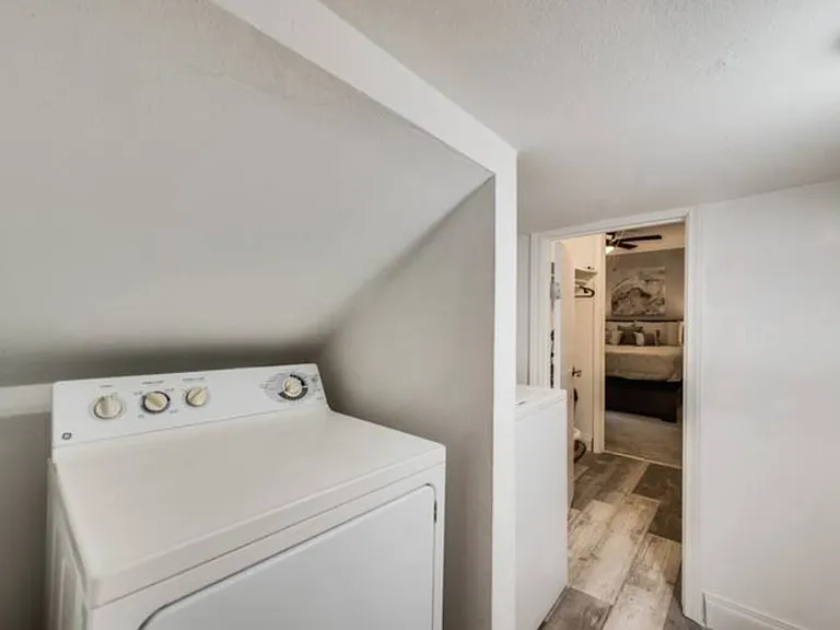 E Avenue J — Photo 12
