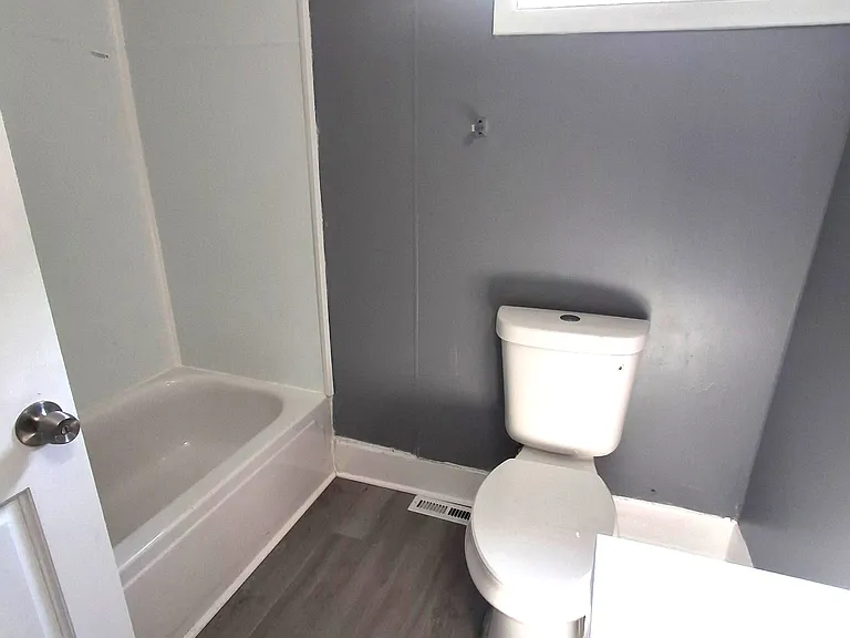 543 E 14th St #1 — Photo 7