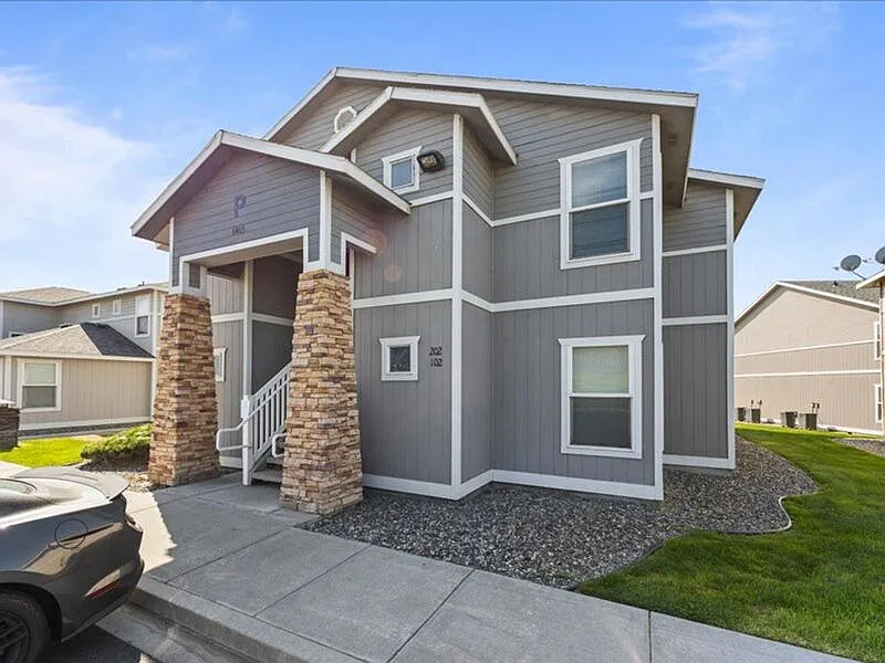 2 bed, 2.0 bath, 938 sqft, $1,450 — Photo 2