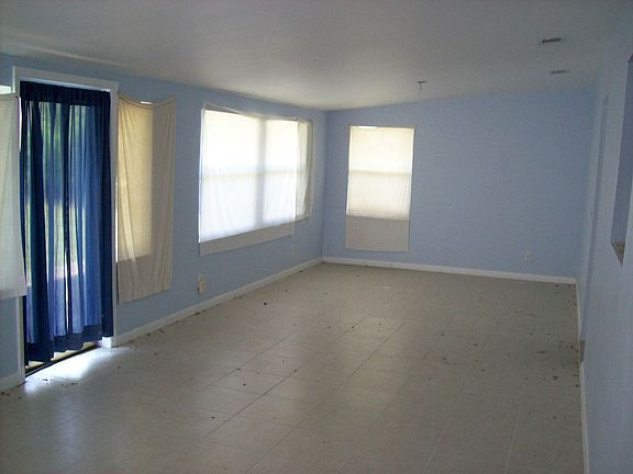 3rd image of 126 18th Ave