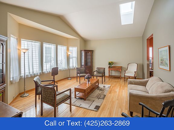 5th image of 12044C Roosevelt Way NE